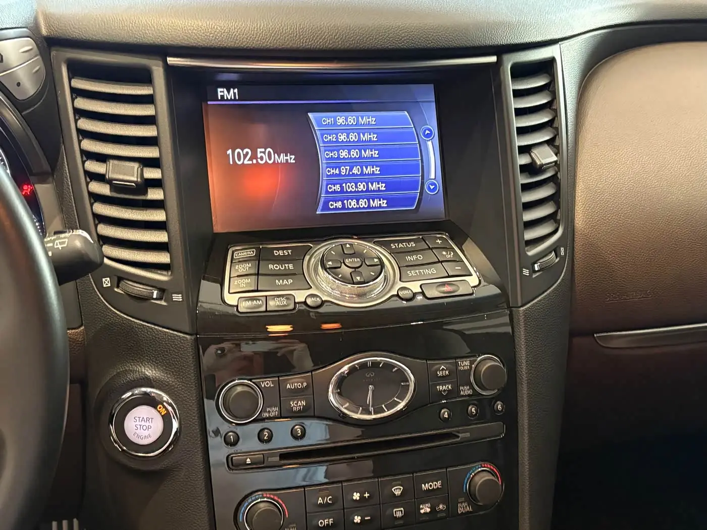 Infiniti QX70 2015 — Şəkil 10/20