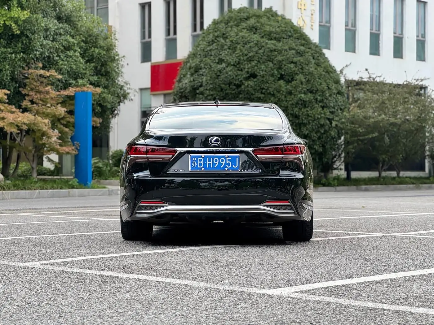 Lexus LS 2018 — Photo 5/19