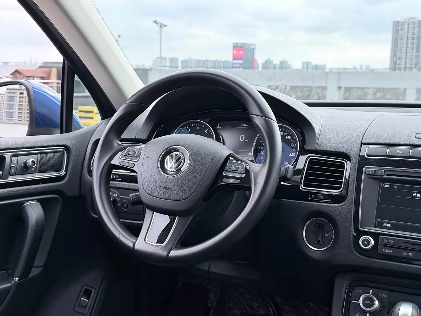 Volkswagen Touareg 2017 — Фото 10/15