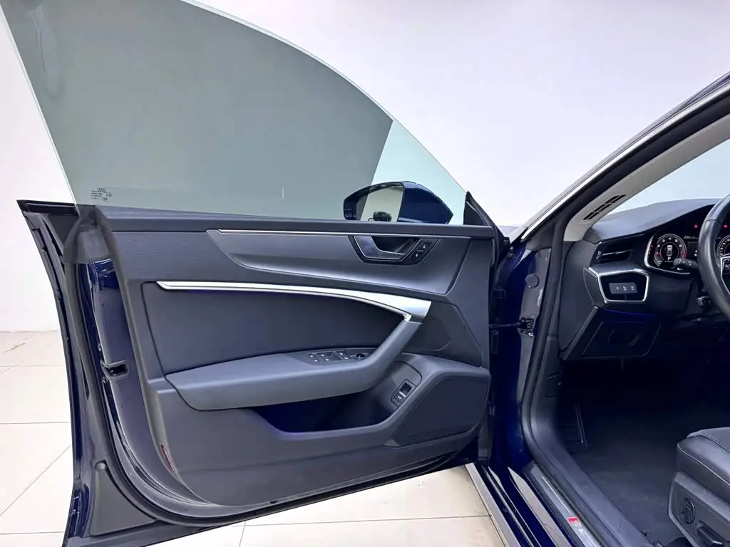 Audi A7L 2024 — Photo 8/19