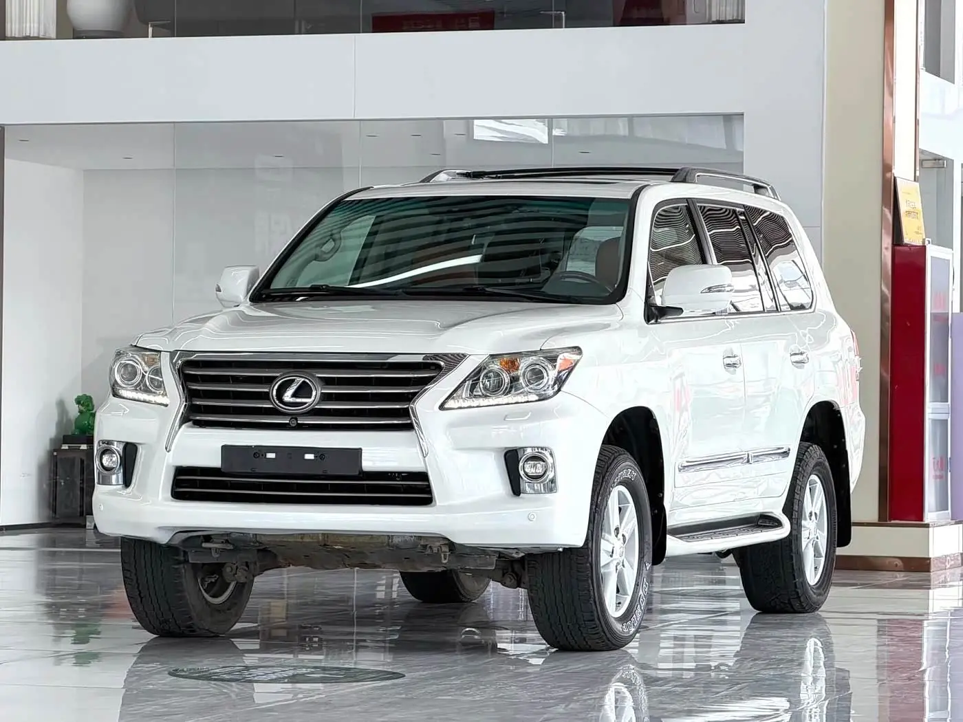 Lexus LX 2014 — Photo 1/11