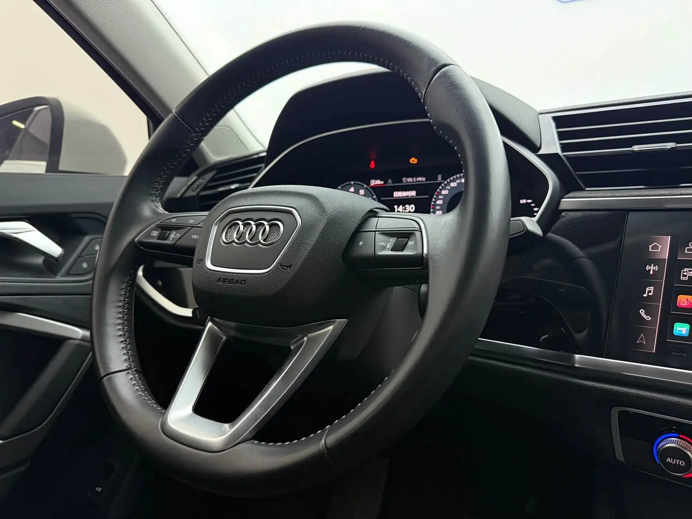 Audi Q3 2022 — Фото 14/20