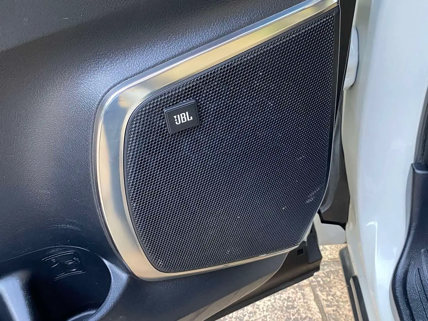Toyota Alphard 2015 — Photo 20/20