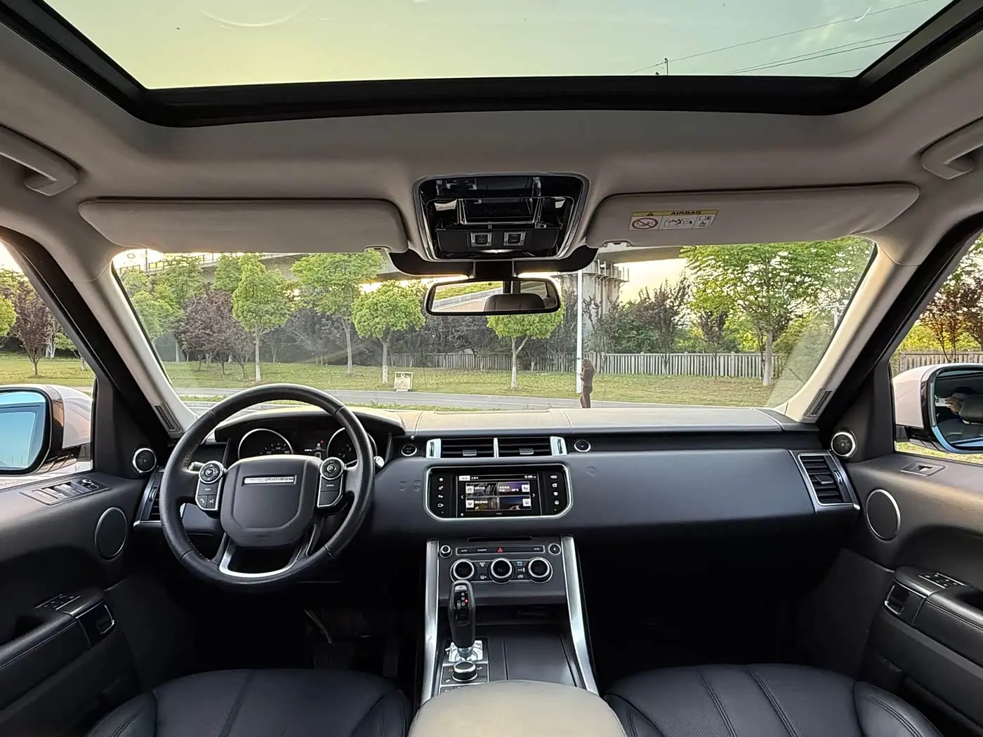 Land Rover Range Rover Sport 2016 — Photo 13/16