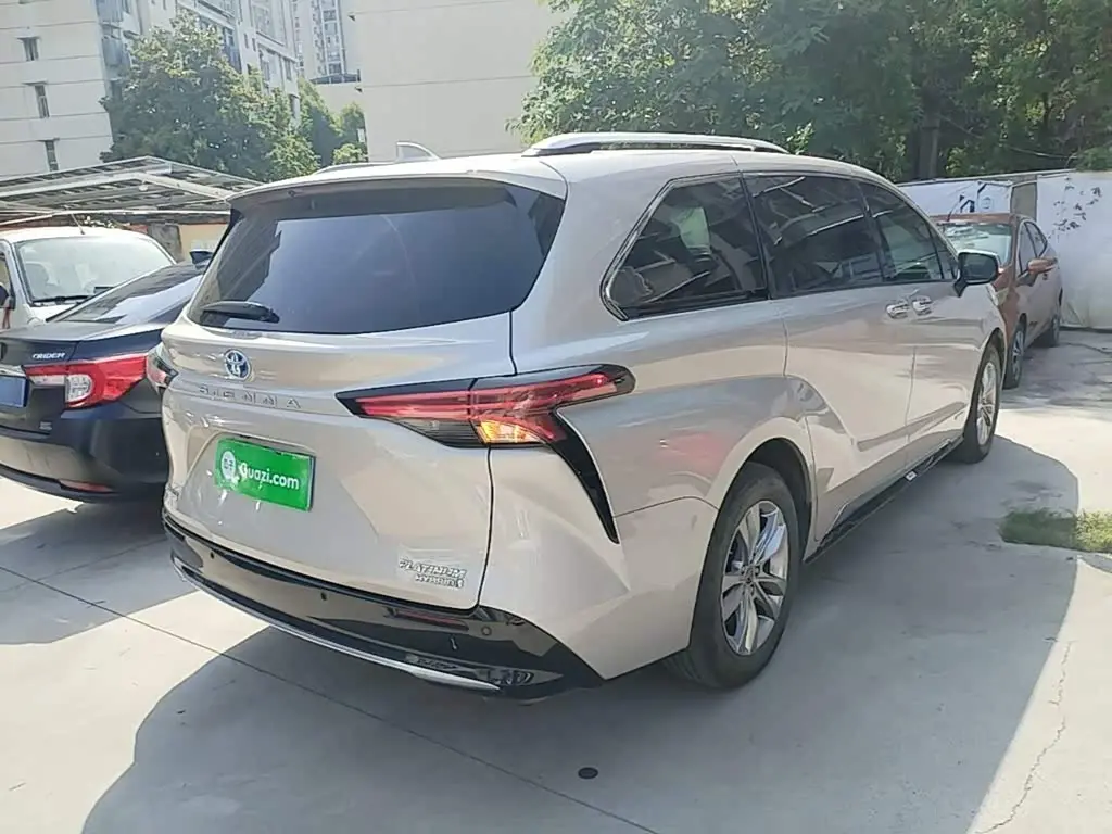 Toyota Sienna 2022 — Фото 5/20