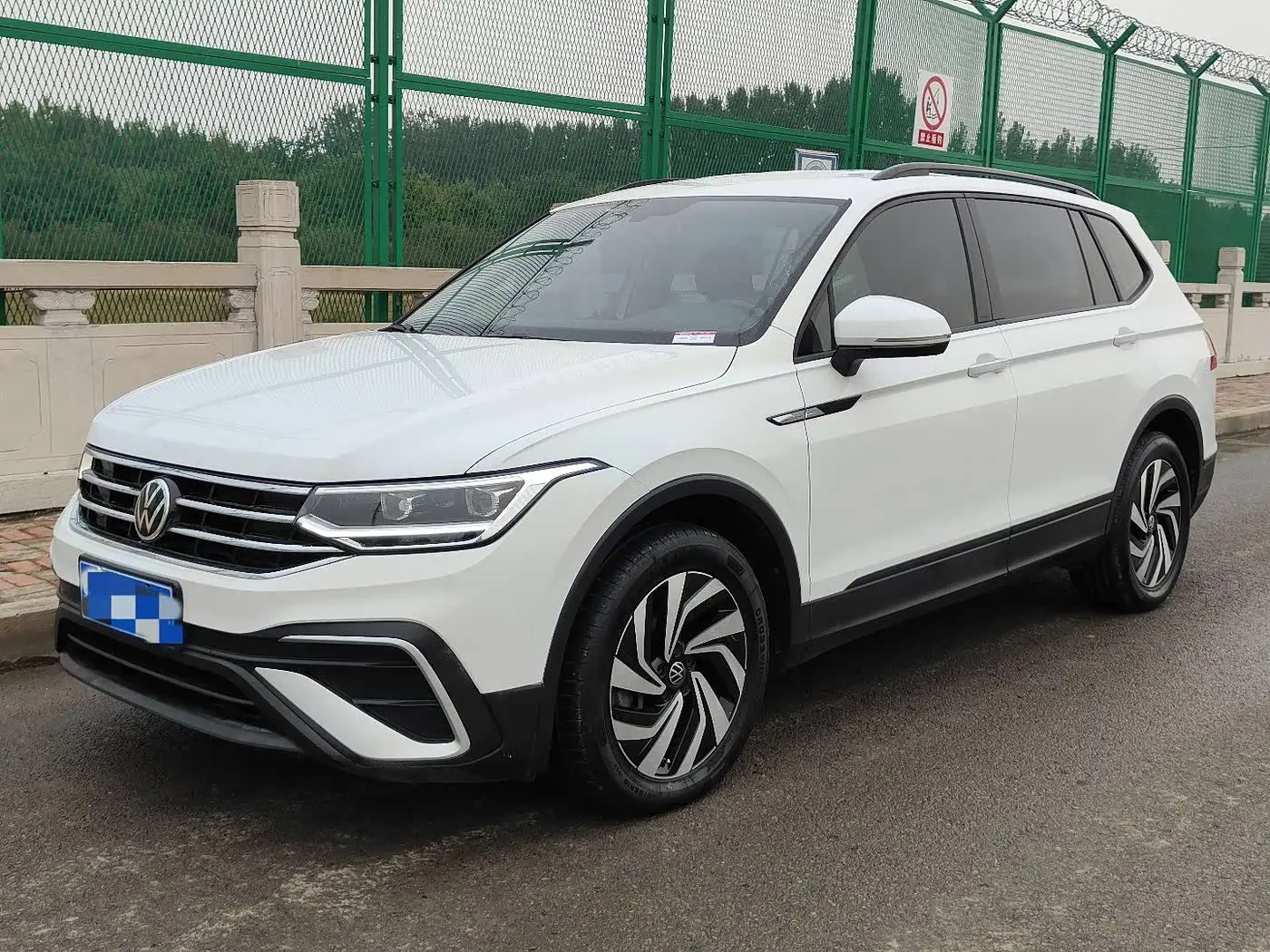 Volkswagen Tiguan L 2022 — Фото 1/9