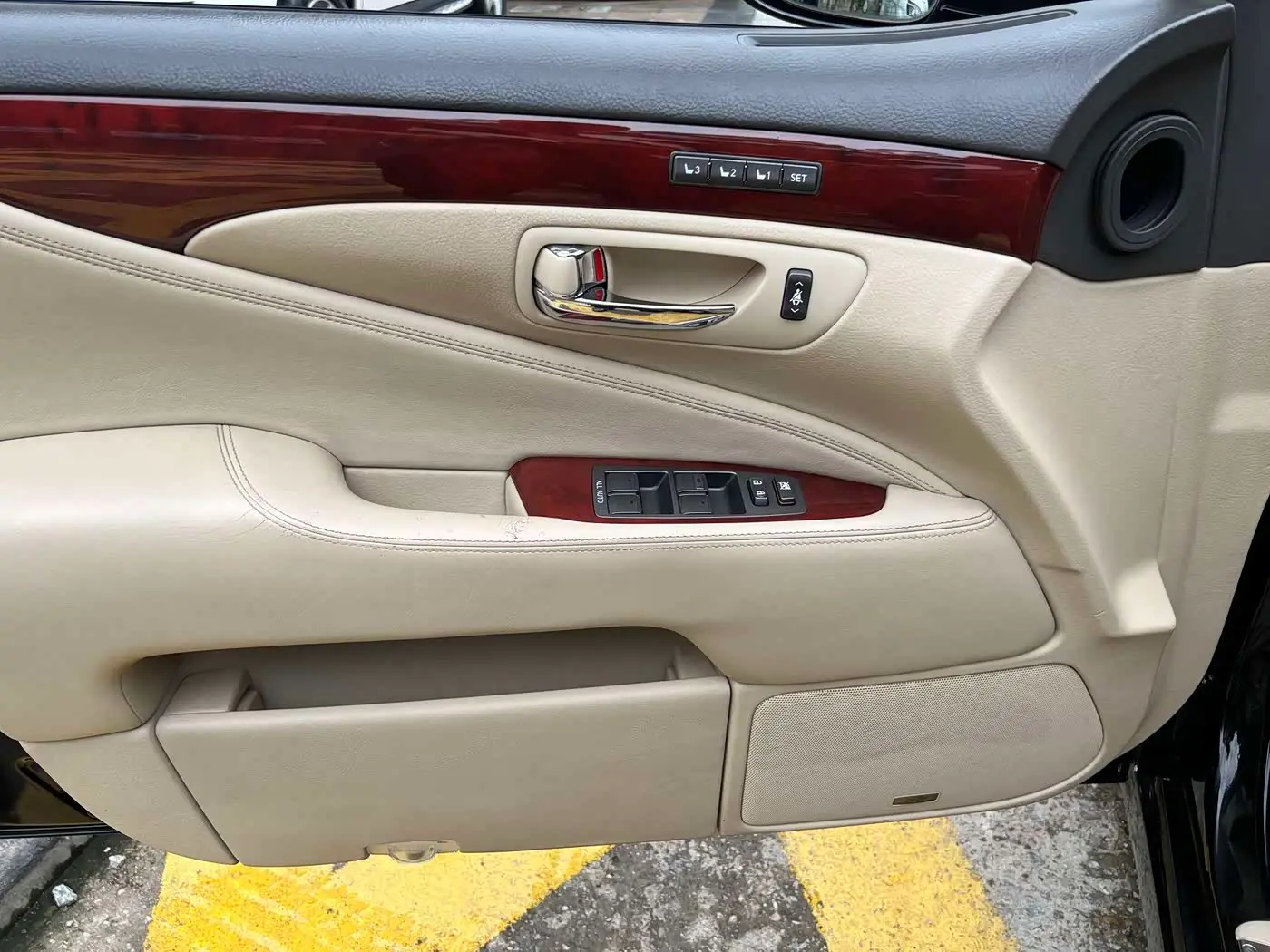 Lexus LS 2010 — ფოტო 7/15