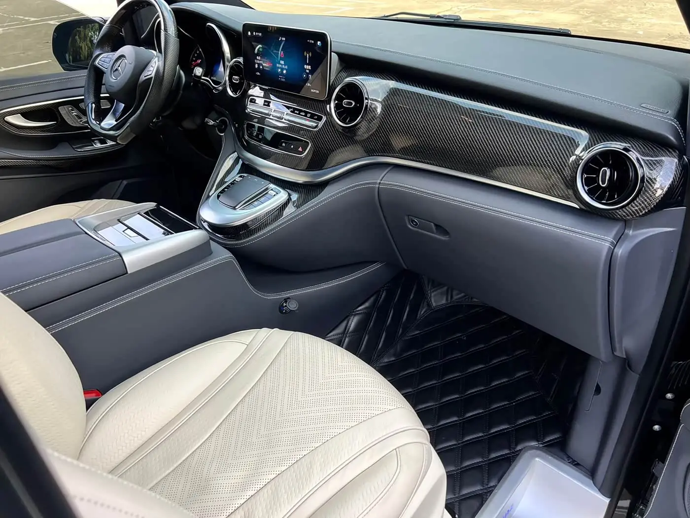 Mercedes-Benz V-Class 2022 — Фото 9/20