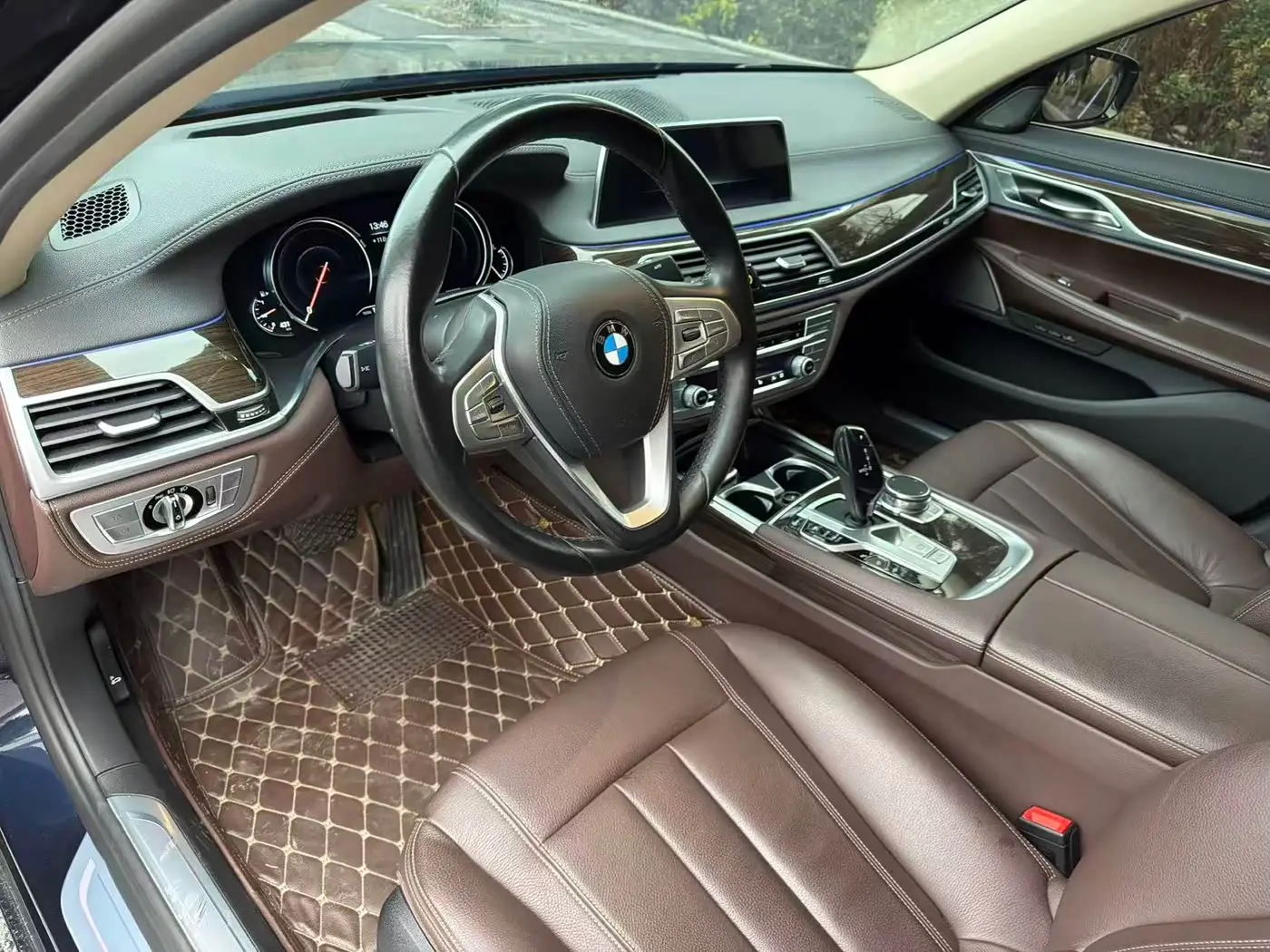 BMW 7 Series 2018 — Photo 9/13