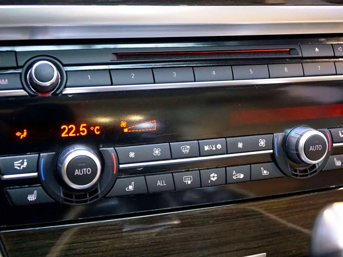 BMW 7 Series 2012 — Photo 18/20