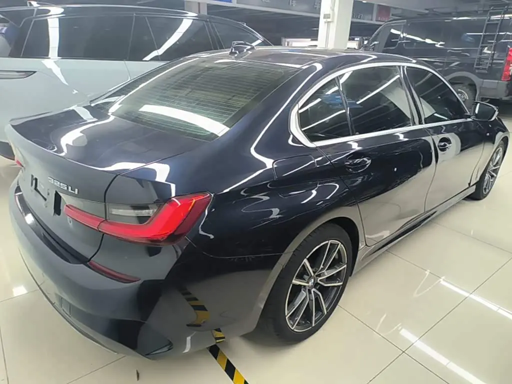 BMW 3 Series 2021 — Photo 7/20
