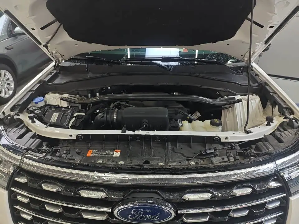 Ford Explorer 2023 — Photo 5/16