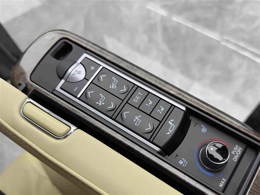 Toyota Vellfire 2022 — Photo 13/20