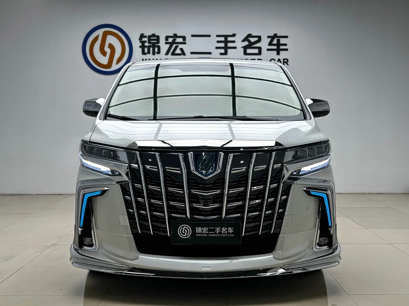 Toyota Alphard 2018 — Photo 2/20