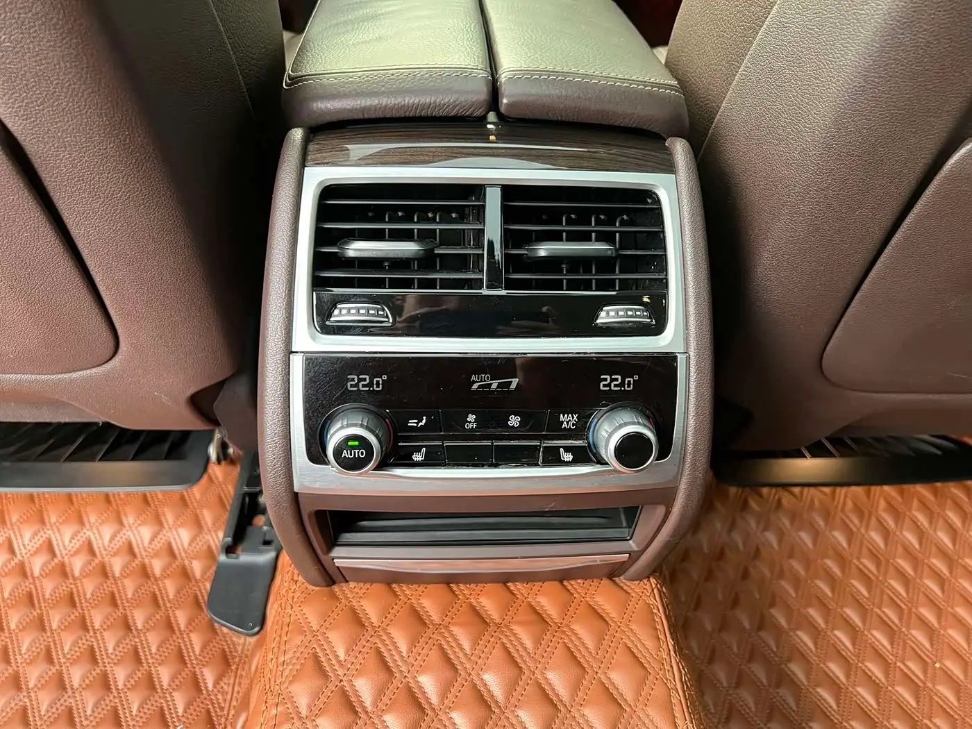 BMW 7 Series 2018 — Photo 12/18