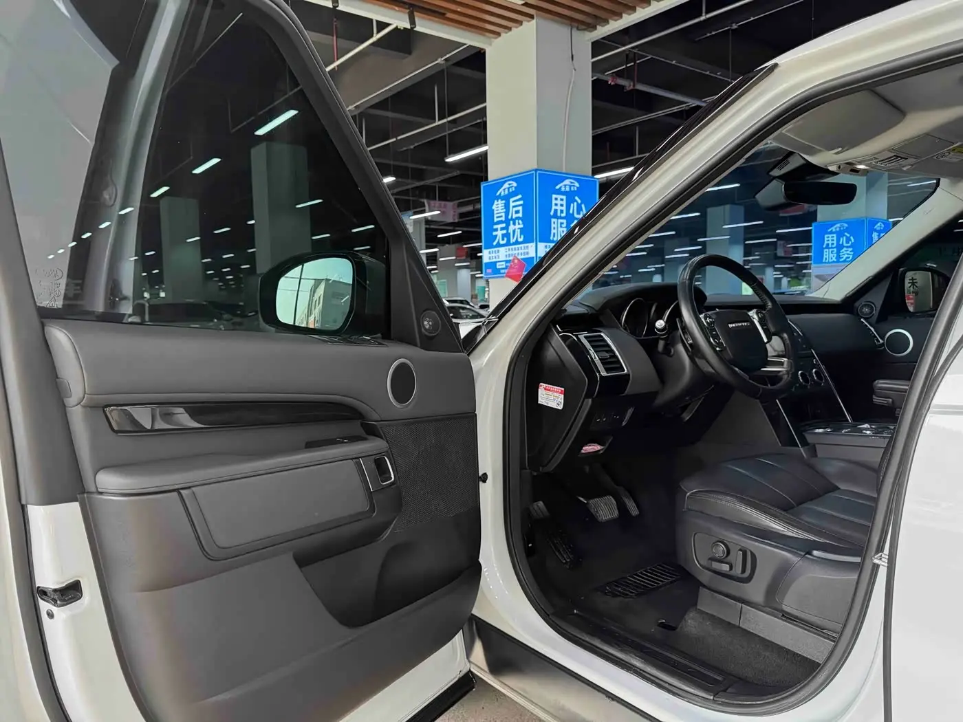 Land Rover Discovery 2018 — Photo 4/18