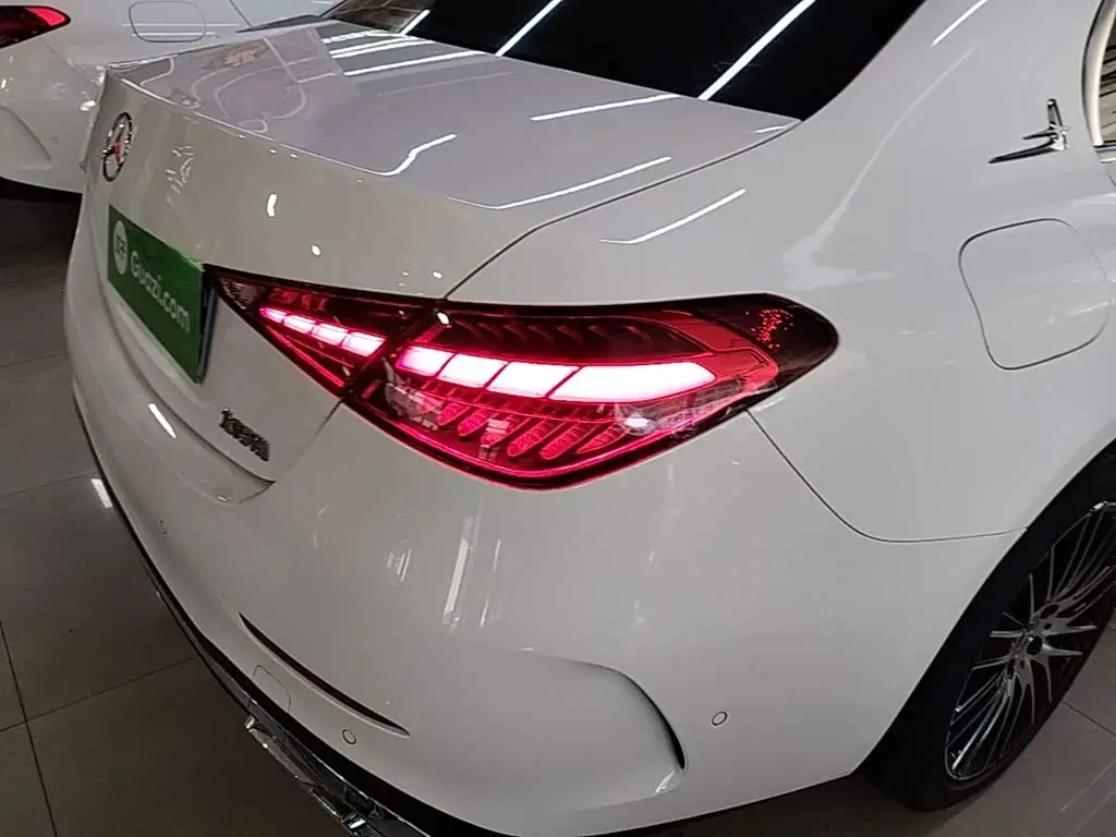 Mercedes-Benz C-Class 2024 — Photo 8/20