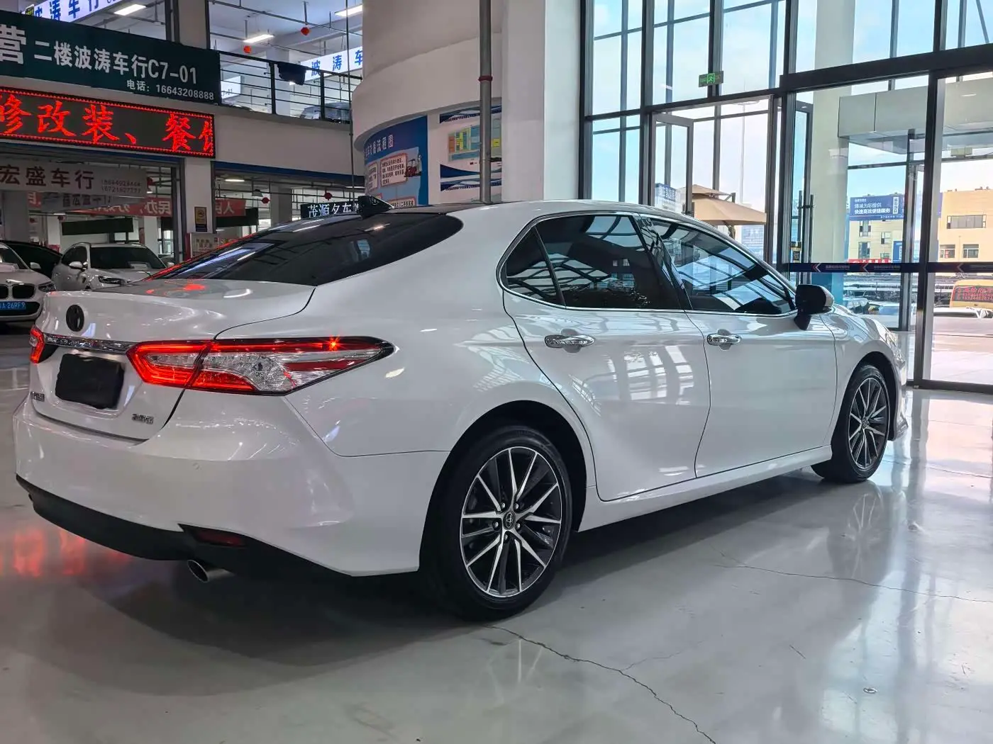 Toyota Camry 2022 — Photo 19/20