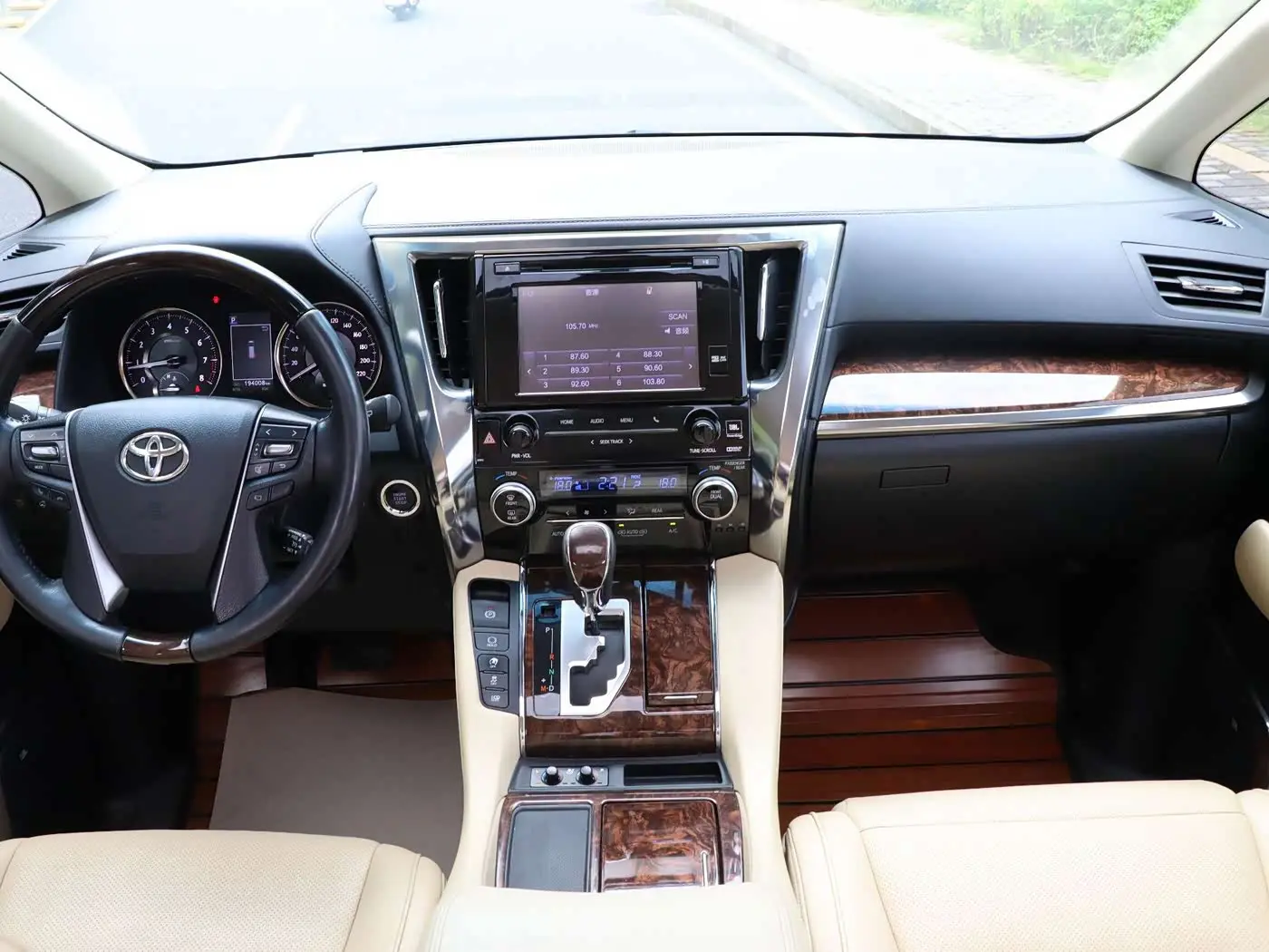 Toyota Alphard 2018 — Фото 15/16