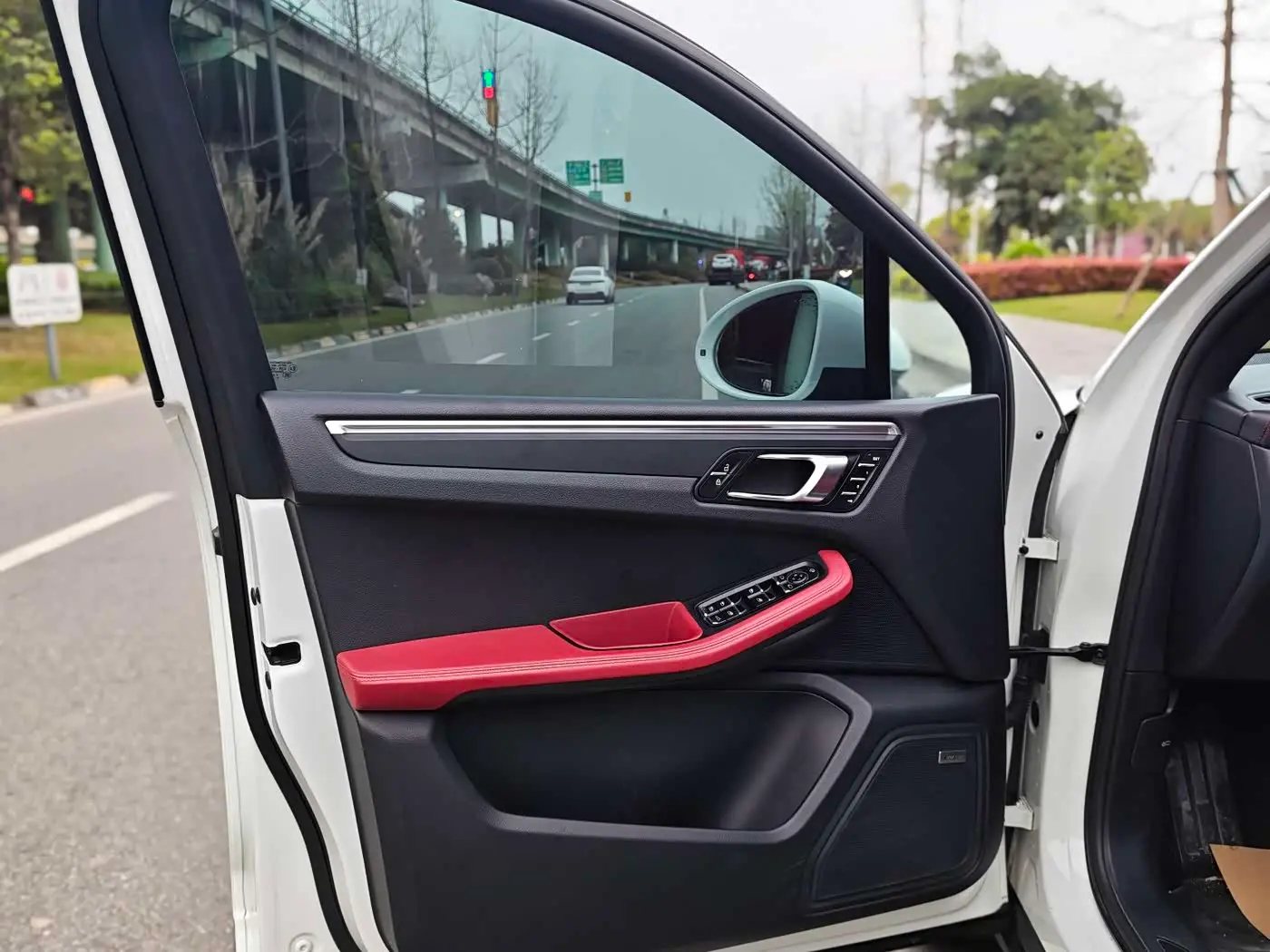 Porsche Macan 2021 — Photo 6/16