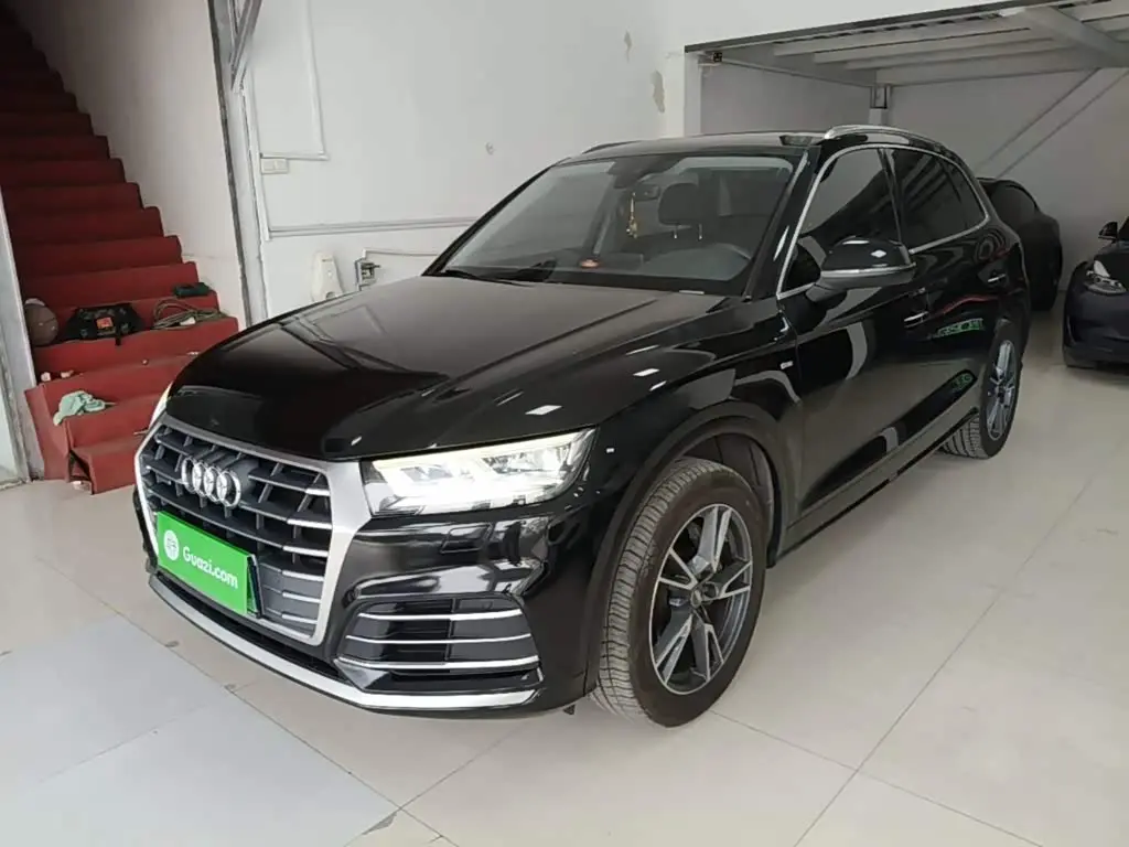 Audi Q5L 2021 — Photo 2/20