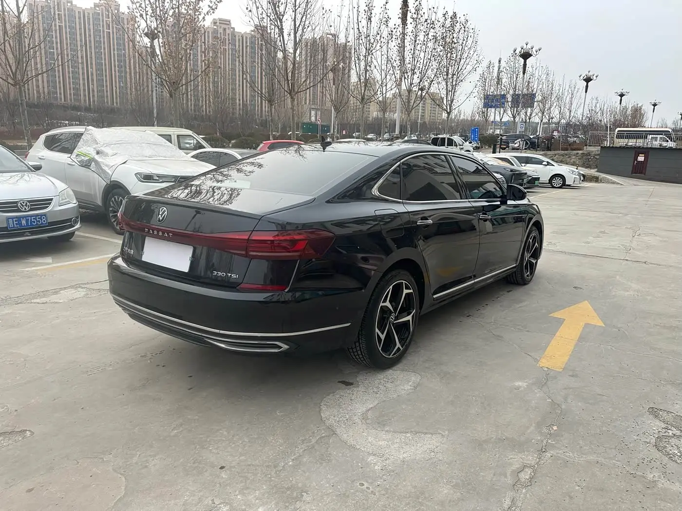 Volkswagen Passat 2023 — Şəkil 7/9