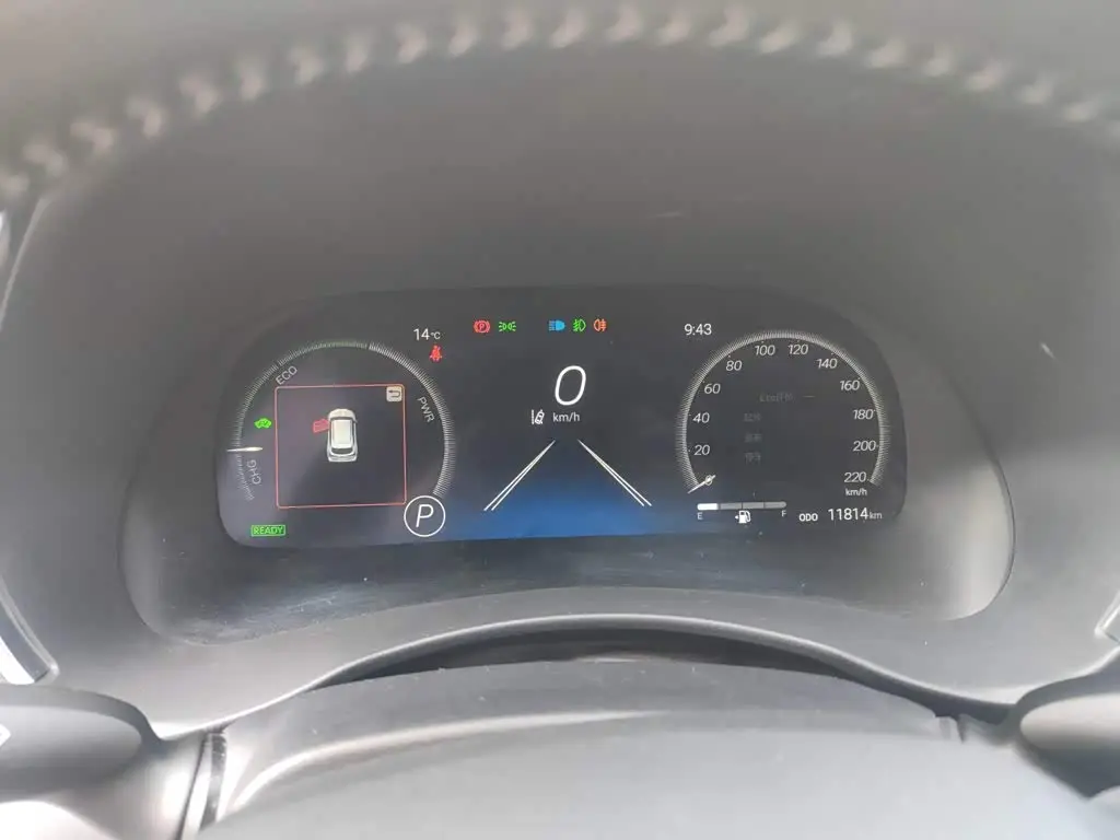 Toyota Crown Kluger 2021 — Photo 8/20