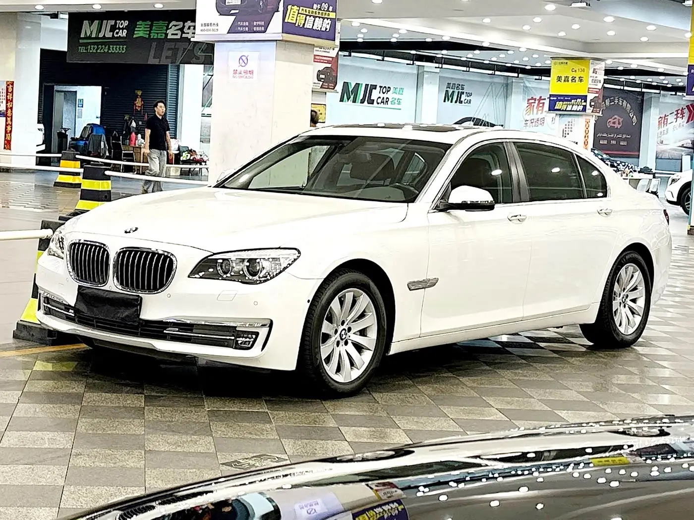 BMW 7 Series 2014 — Photo 1/13