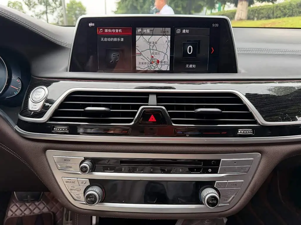 BMW 7 Series 2018 — Photo 10/14