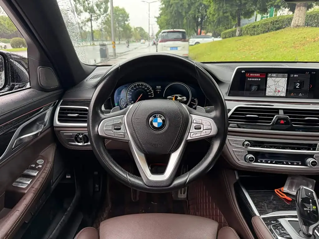 BMW 7 Series 2018 — Photo 14/14