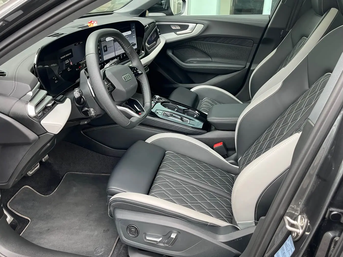 Audi A5L 2025 — Photo 10/18