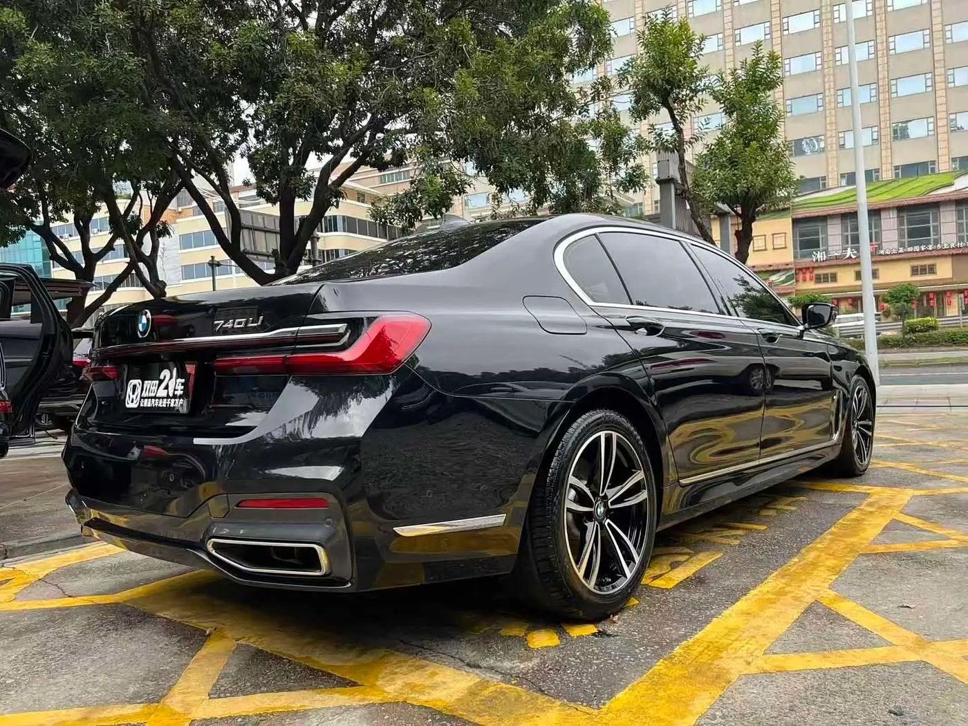 BMW 7 Series 2021 — Photo 4/18