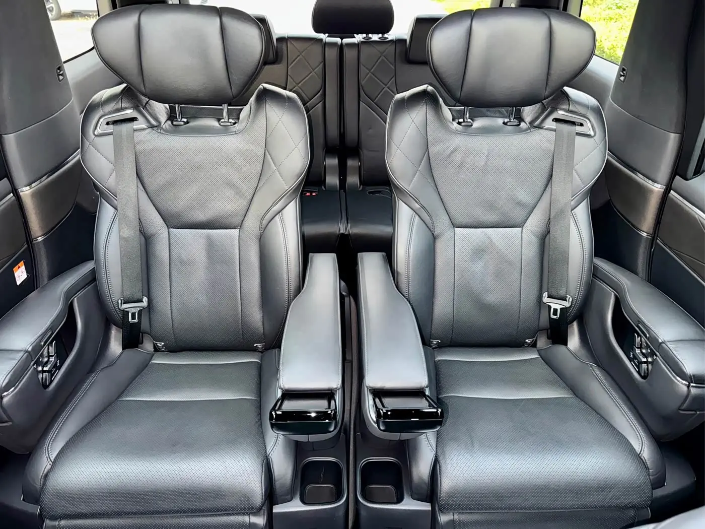 Toyota Vellfire 2023 — Photo 10/16