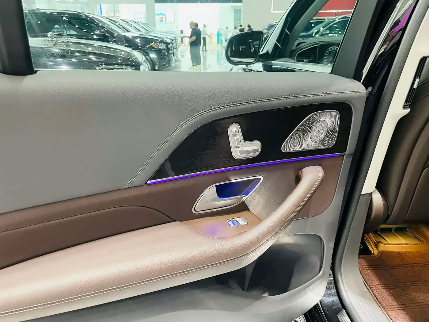 Mercedes-Benz GLS 2020 — Photo 19/20
