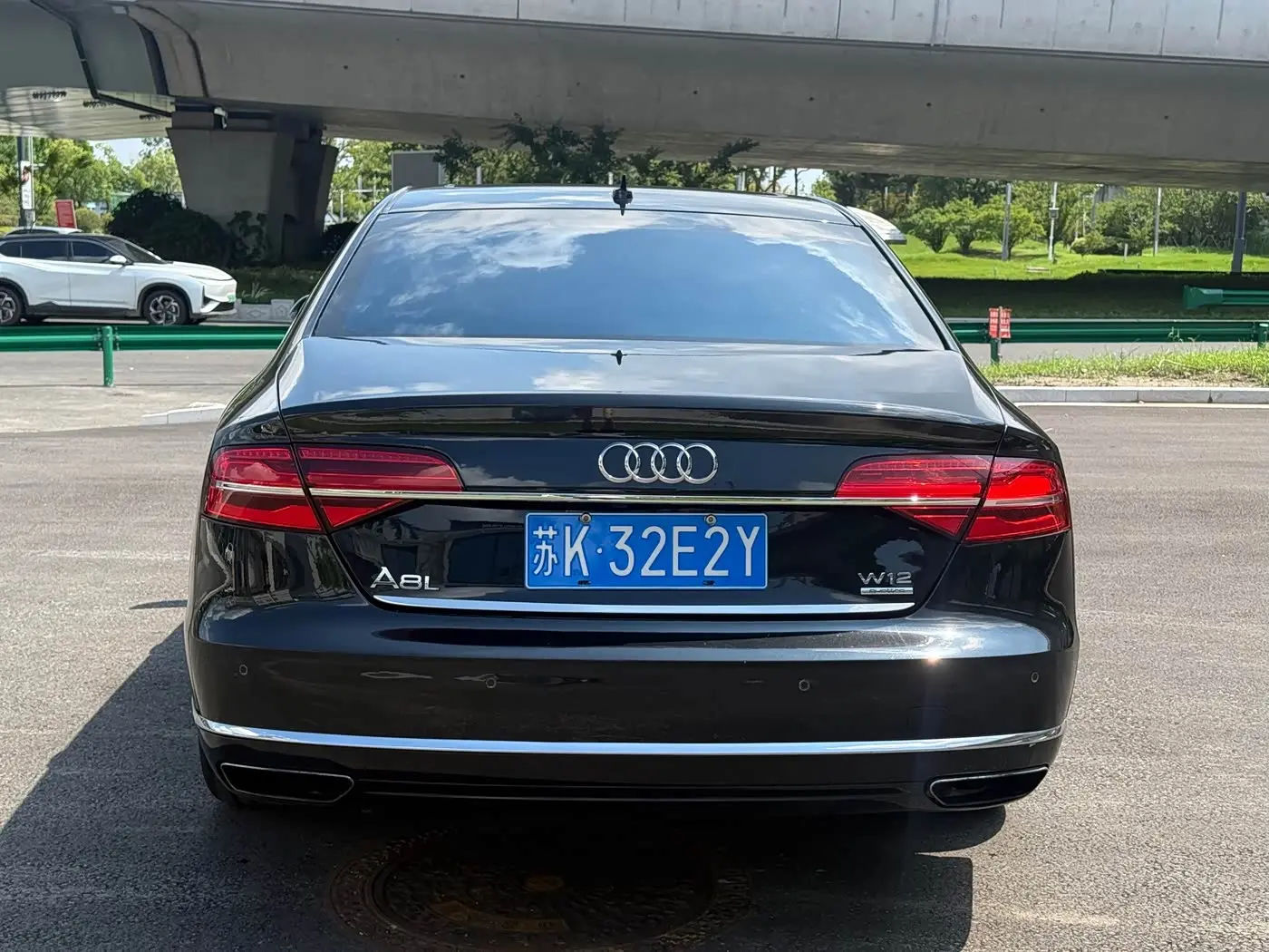 Audi A8 2011 — Photo 6/15