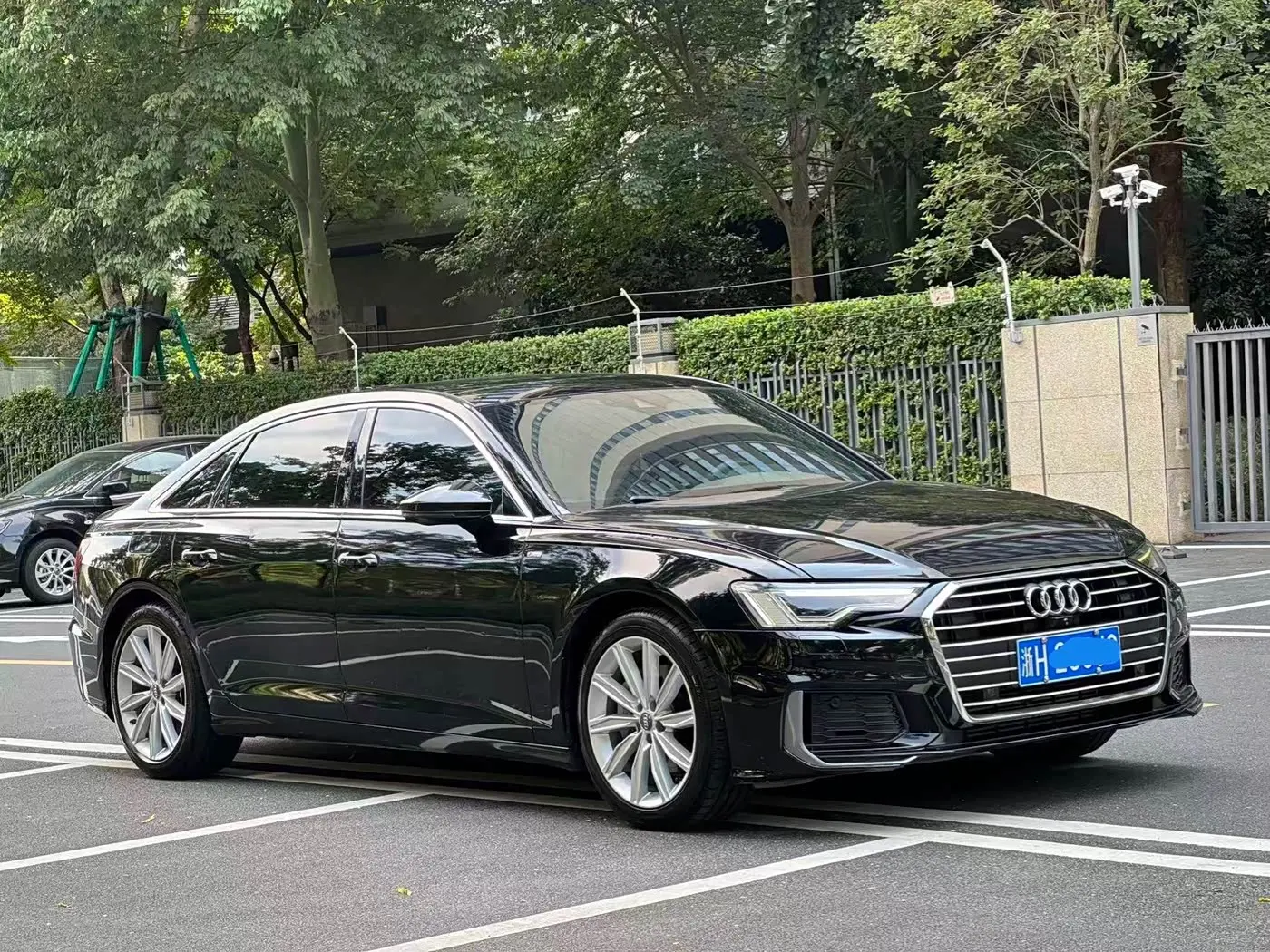 Audi A6L 2021 — Photo 2/10