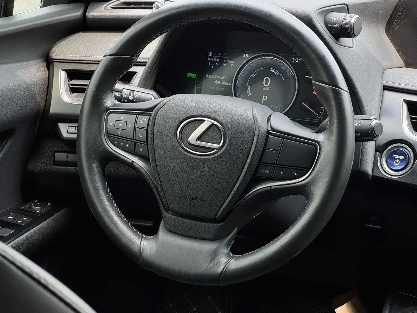 Lexus UX 2020 — Фото 9/19
