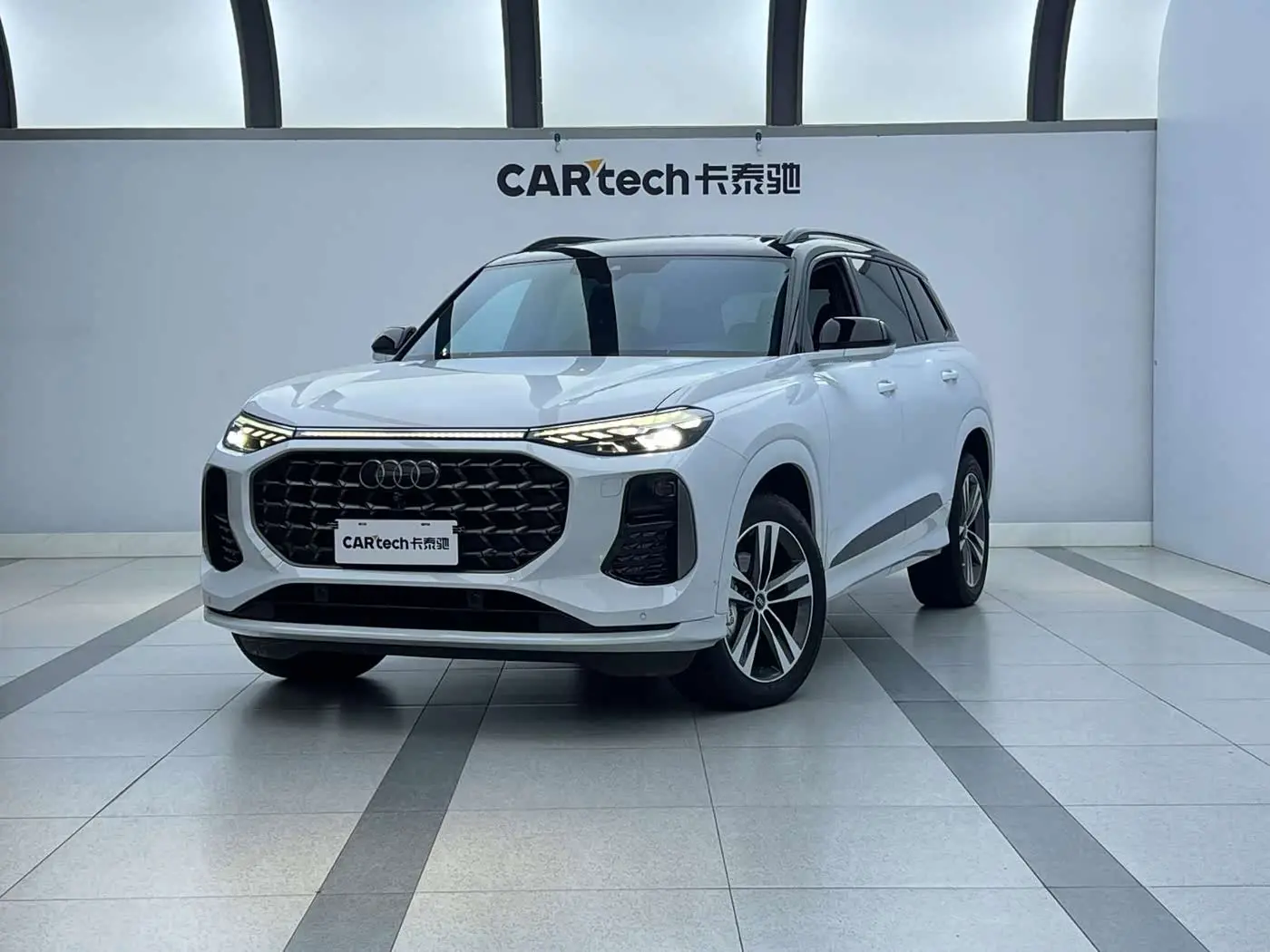 Audi Q6 2024 — Photo 1/9