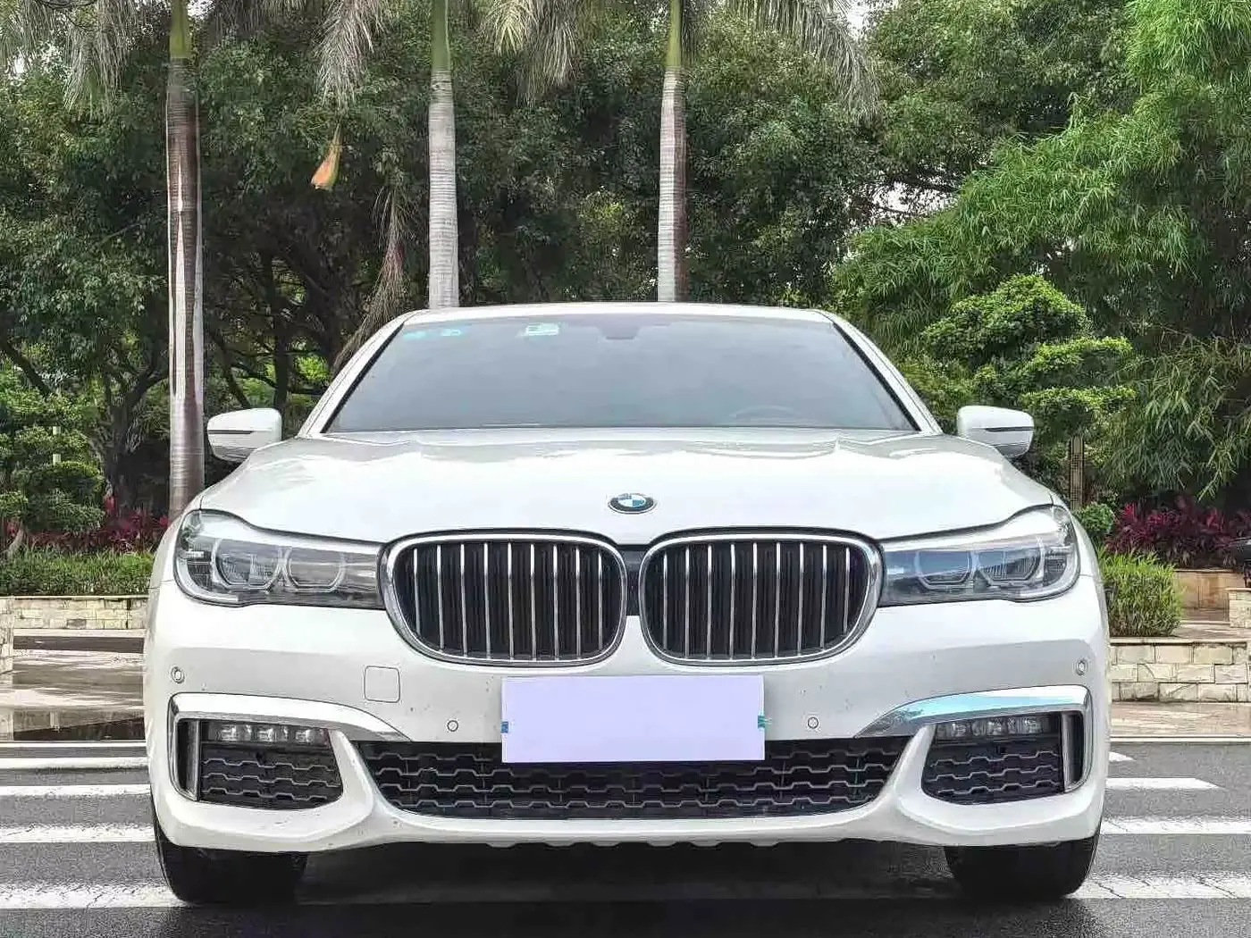 BMW 7 Series 2018 — Photo 2/9