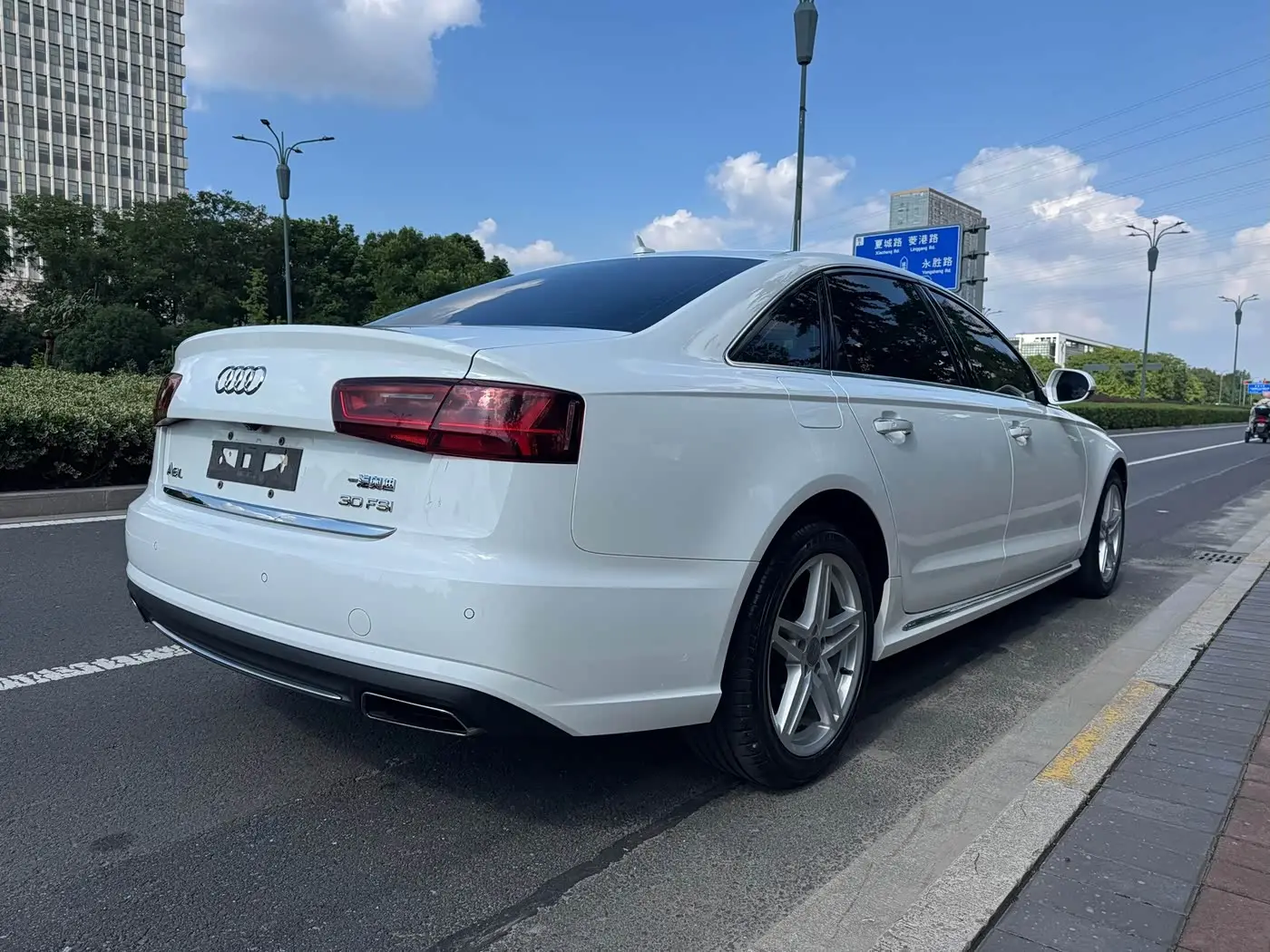 Audi A6L 2018 — Photo 5/9
