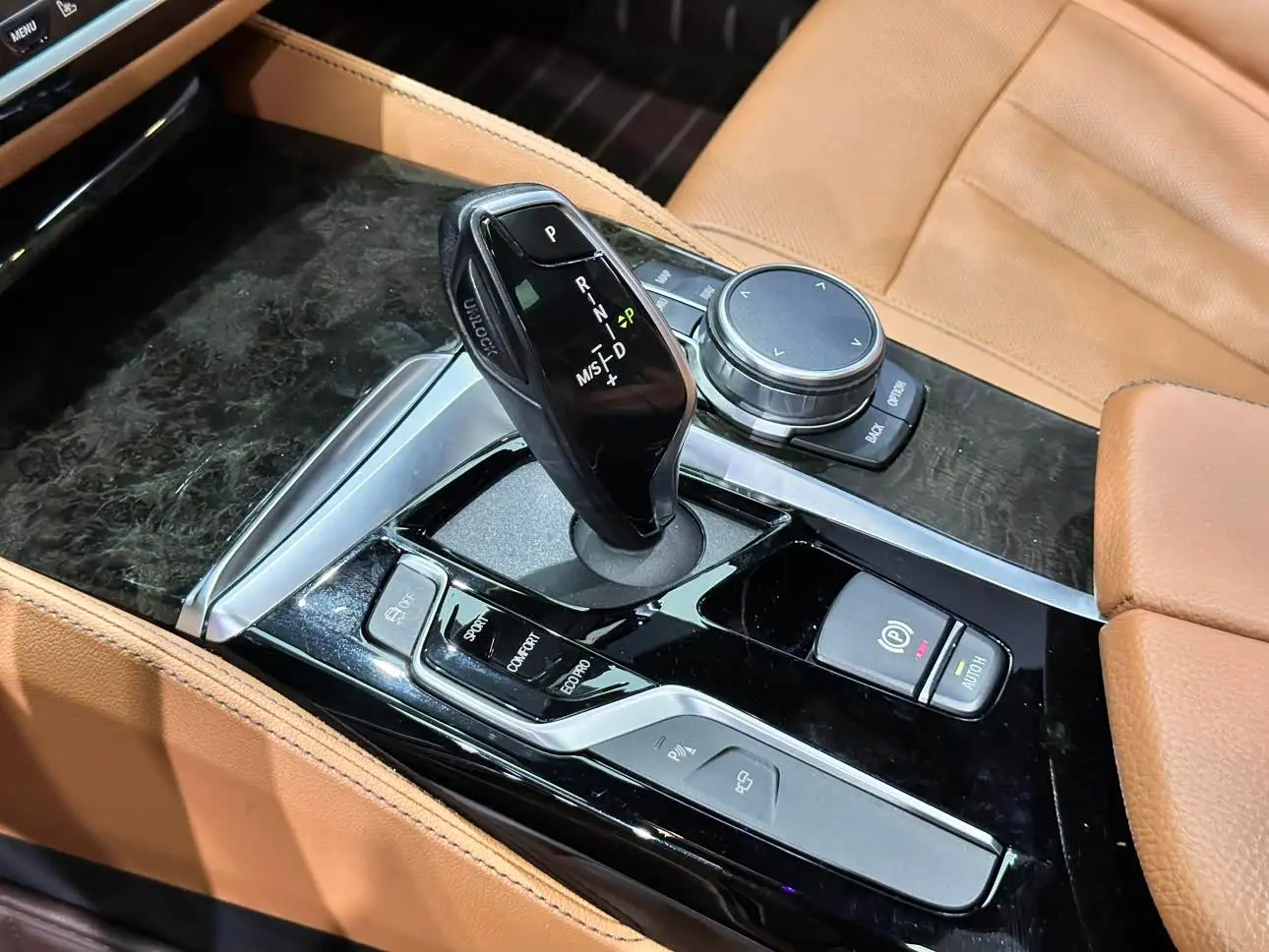BMW 5 Series 2019 — Photo 16/20