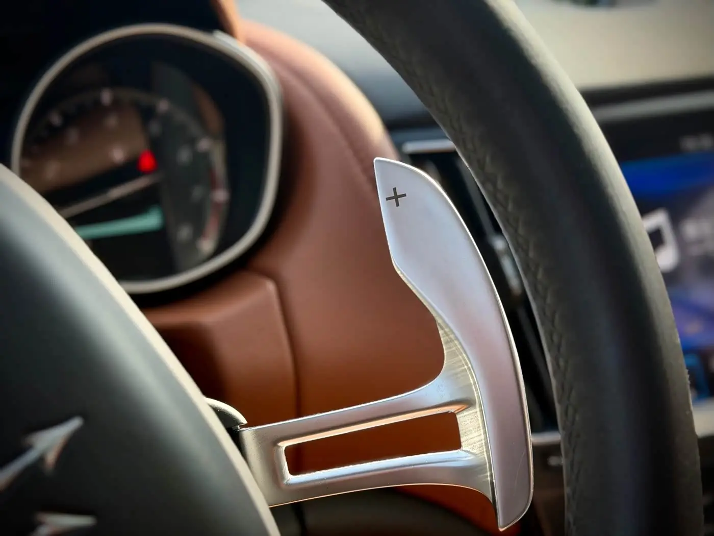 Maserati Levante 2018 — Фото 19/20
