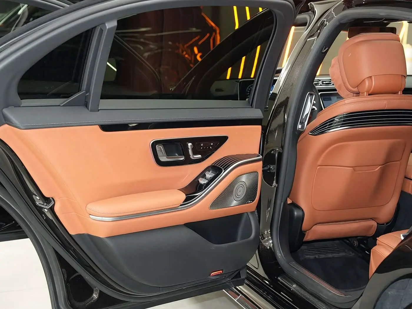 Mercedes-Benz S-Class 2023 — Photo 8/18