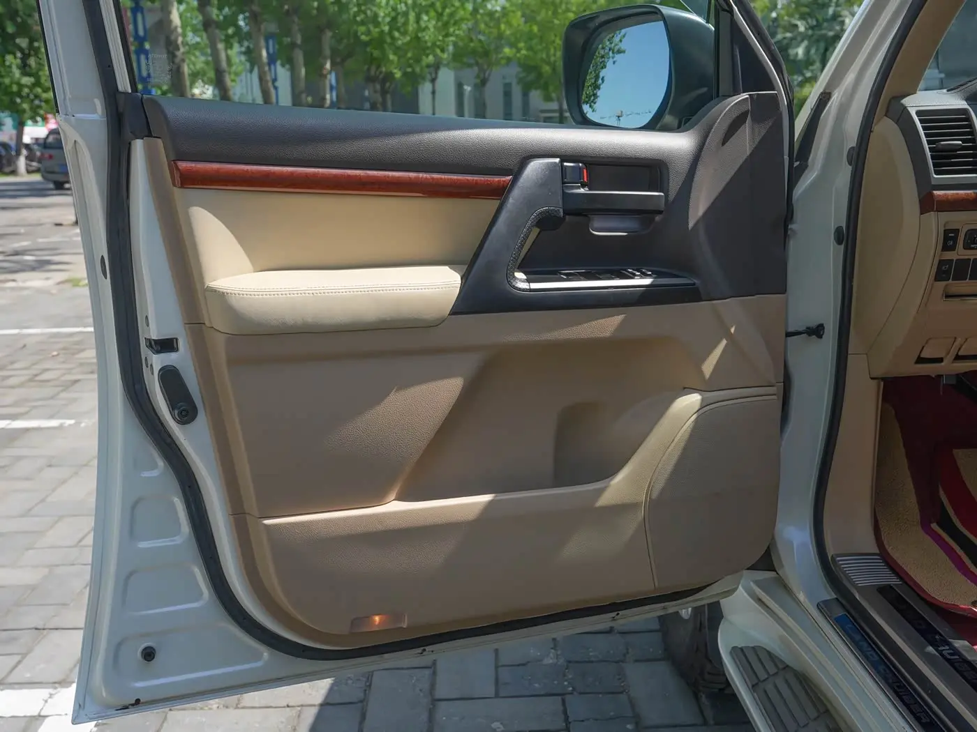 Toyota Land Cruiser 2016 — Photo 13/16