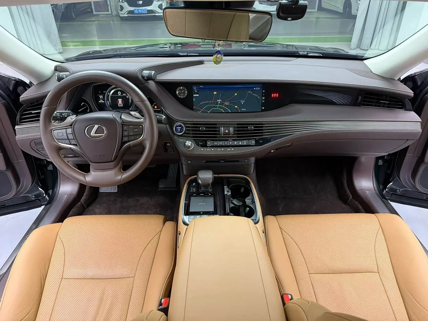 Lexus LS 2020 — Photo 3/9