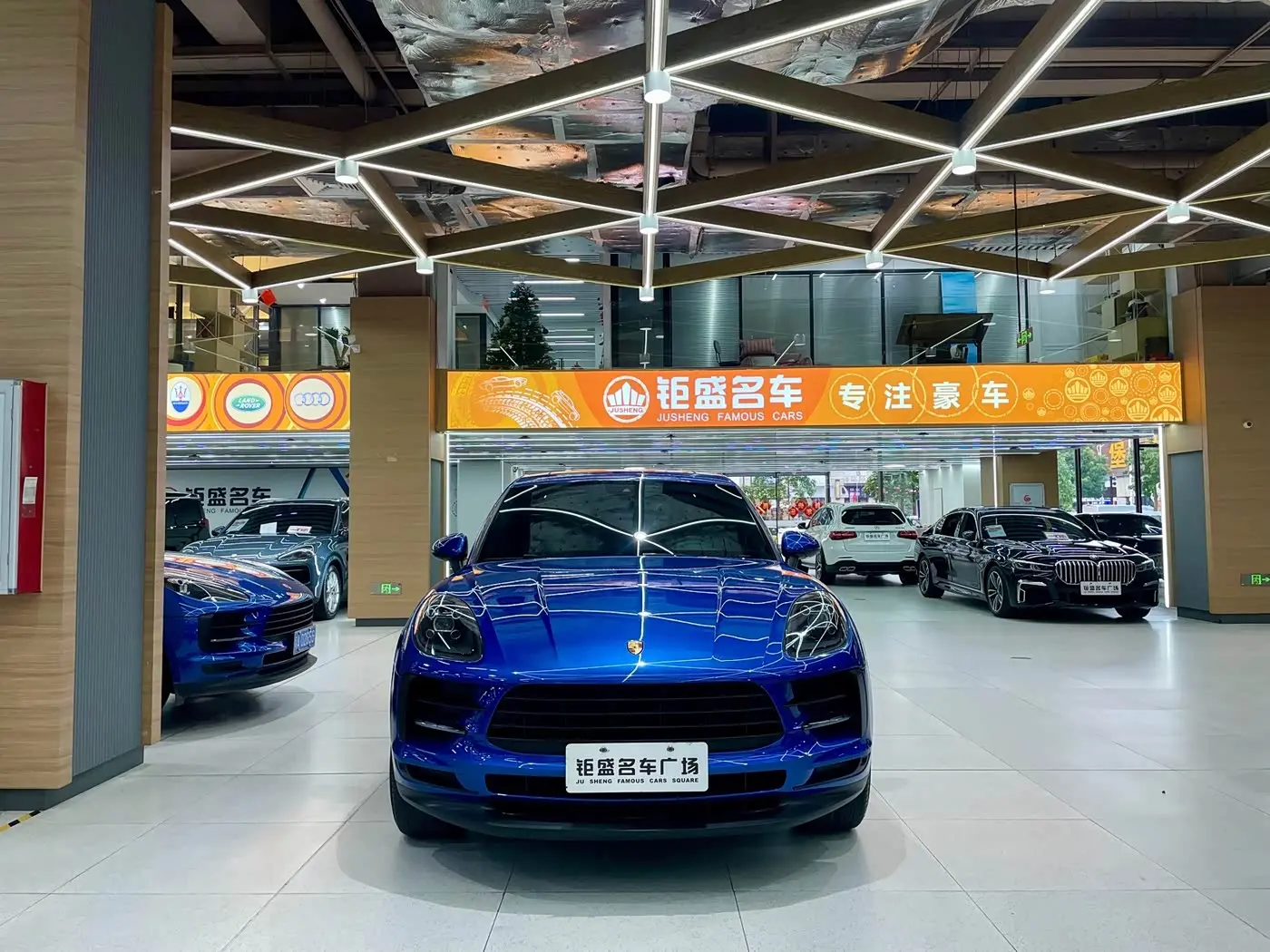 Porsche Macan 2019 — Photo 2/16
