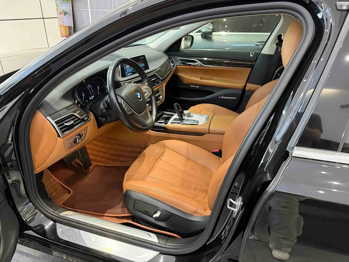 BMW 7 Series 2018 — ფოტო 5/7
