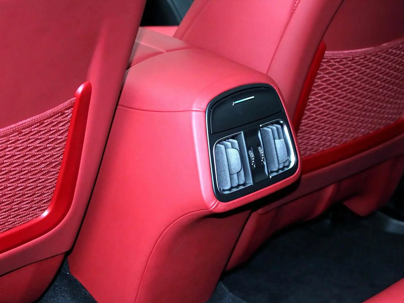 Maserati Levante 2021 — Şəkil 9/20