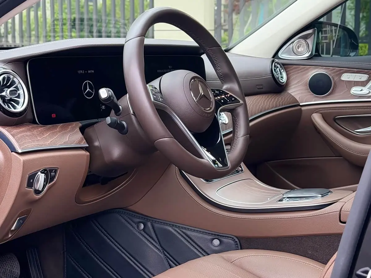 Mercedes-Benz E-Class 2023 — Фото 6/15