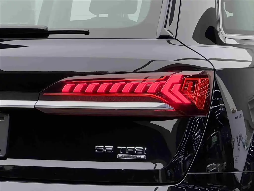 Audi Q7 2023 — Şəkil 18/19